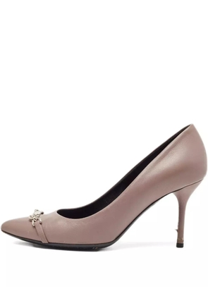 Gucci Pre-Owned 110mm leather chain-detail pumps - Purple