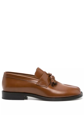Maison Margiela Tabi tassel-detail loafers - Brown