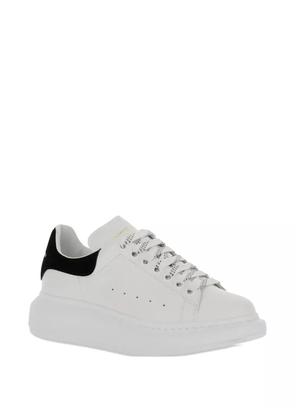 Alexander McQueen Oversized round-toe leather sneakers - White
