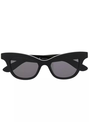 Alexander McQueen Eyewear tinted cat-eye sunglasses - Black