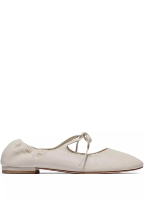 Bernardo Bernardo 1946 tie-fastening elasticated ballet flats - White
