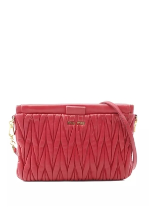 Miu Miu Pre-Owned 2000s matelassé-effect leather shoulder bag - Red