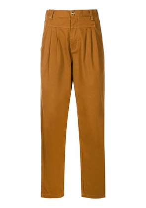 Amapô pleat-detail cotton trousers - Brown