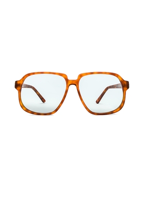 Lu Goldie Delphine in Cognac.