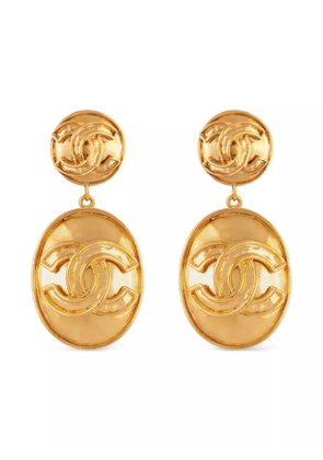 CHANEL Pre-Owned 1994 interlocking-logo oval earrings - Gold