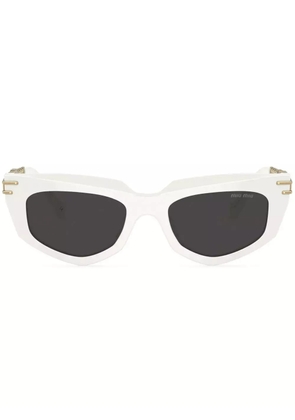 Miu Miu Eyewear chain-embellished cat-eye sunglasses - White