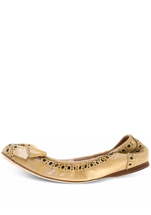 Miu Miu Pre-Owned bow-detail brogue ballet flats - Gold