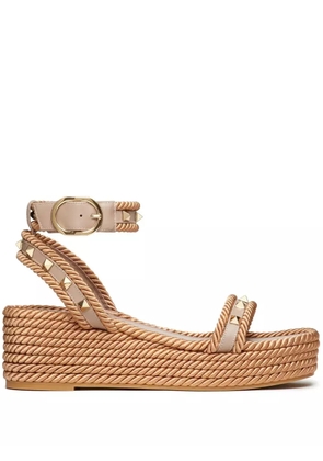 Valentino Garavani 45mm Rockstud flatform sandals - Neutrals