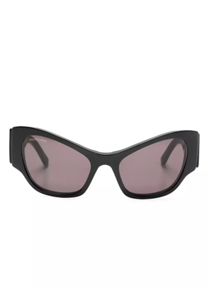 Balenciaga Eyewear logo-print cat-eye sunglasses - Black