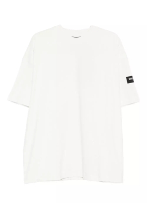 WRSTBHVR logo-patch t-shirt - White