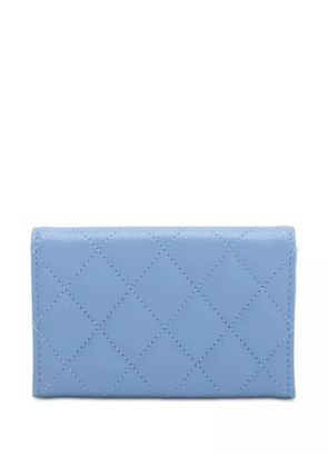 CHANEL Pre-Owned 2021-2025 CC Quilted Caviar Flap card holder - Blue