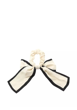 CHANEL Pre-Owned 1986-1988 Camellia hair scrunchy - Neutrals