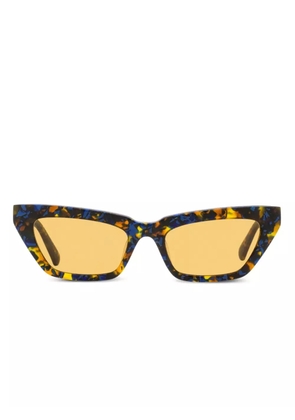 GUESS EYEWEAR x J Balvin cat eye-frame sunglasses - Brown