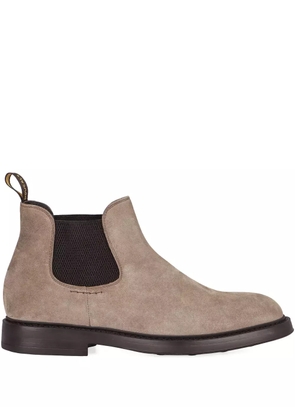 Doucal's side-elastic suede chelsea boots - Brown