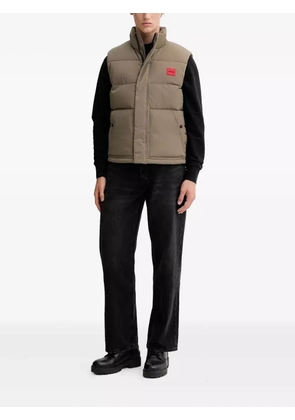 HUGO padded logo-patch gilet - Neutrals