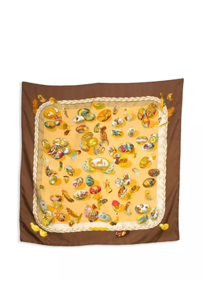 Hermès Pre-Owned 1994 Couvée d'Hermès by Caty Latham scarf - Brown