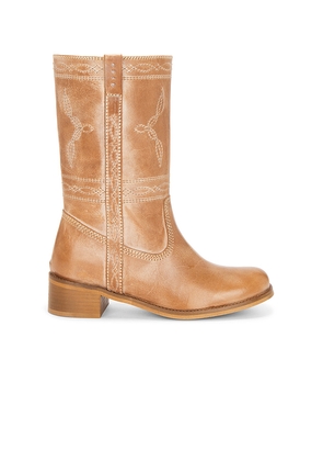 Dico Copenhagen Julia Western Stitch Gaucho Boot in Tan. Size 37. Also in 39.