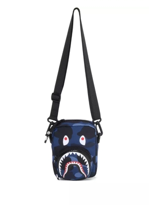 A BATHING APE® shark-head camo messenger bag - Blue