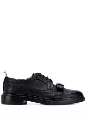 Thom Browne bow-detailing pebbled brogues - Black