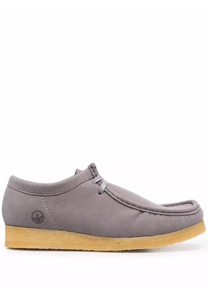 Clarks Originals logo-print lace-up boat shoes - Grey
