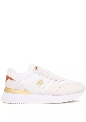 Tommy Hilfiger logo-embroidered sneakers - Neutrals