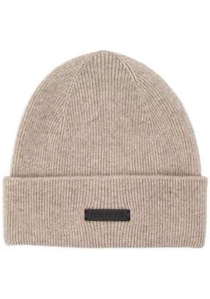 Fear Of God logo-patch beanie - Neutrals