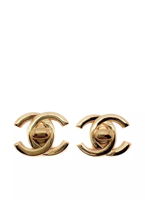CHANEL Pre-Owned 1997s Turnlock Logo clip-on earrings - Gold