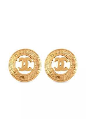 CHANEL Pre-Owned 1980s CC logo clip-on earrings - Gold
