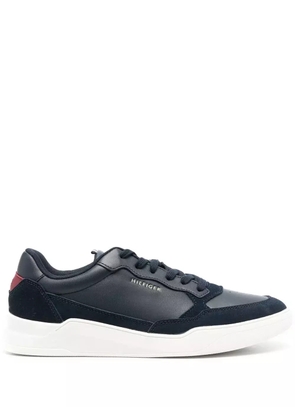 Tommy Hilfiger embossed-logo detail sneakers - Blue