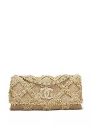 CHANEL Pre-Owned 2009 large crochet flap shoulder bag - Neutrals