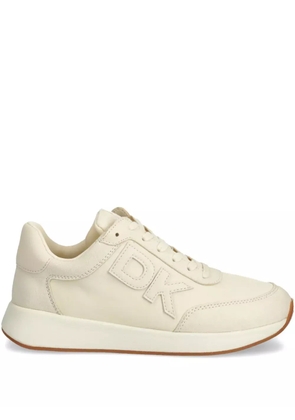 DKNY logo-patch sneakers - Neutrals