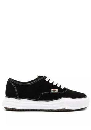 Maison MIHARA YASUHIRO logo-patch low-top sneakers - Black