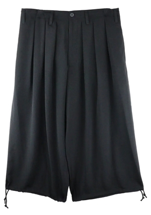 Yohji Yamamoto pleated drop-crotch shorts - Black