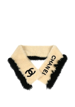 CHANEL Pre-Owned 1990-2000s Interlocking-CC scarf - Neutrals