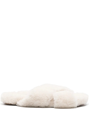 Yves Salomon crossover-strap shearling slippers - White