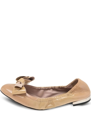 Miu Miu Pre-Owned patent-leather bow-detailed ballet flats - Neutrals