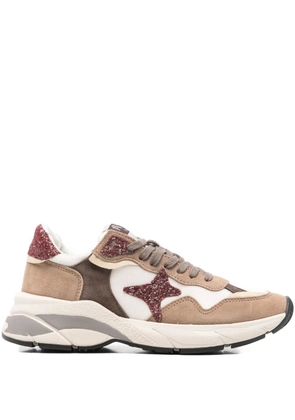 Ama Brand star-appliqué sneakers - Neutrals