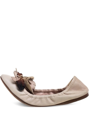 Miu Miu Pre-Owned leather-petal ballet flats - Neutrals