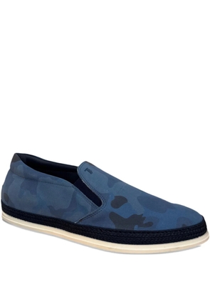 Tod's camouflage-print slip-on loafers - Blue