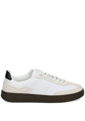 Tommy Hilfiger embroidered-logo leather sneakers - White