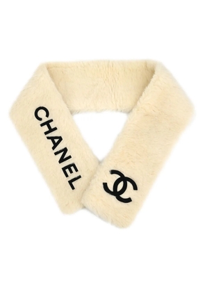 CHANEL Pre-Owned 1990-2000s CC shawl - White