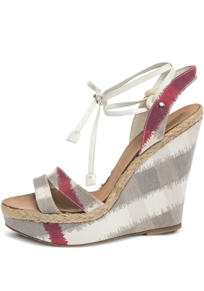 Burberry Pre-Owned 120mm striped wedge sandals - Grey
