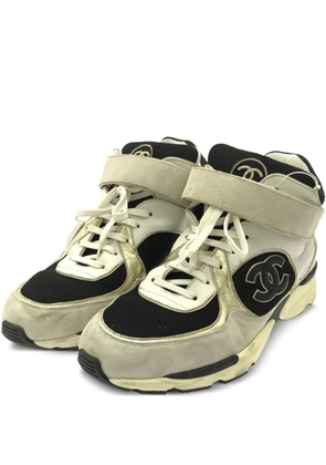 CHANEL Pre-Owned lace-up high-top sneakers - White