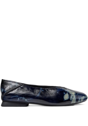 Camper Casi Myra leather tie-dye flat pumps - Black