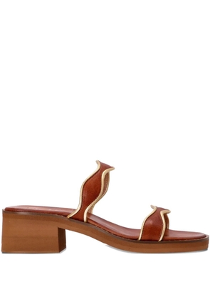 Kotris Sandals Kymata wave-detail leather sandals - Brown