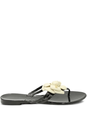 CHANEL Pre-Owned camellia-detail flip flops - Black