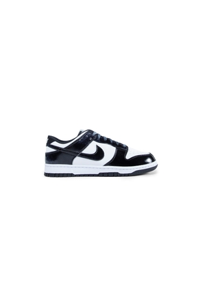 Dunk Low SE Panda Sneakers