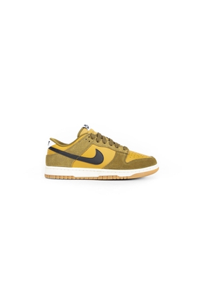 Dunk Low Retro SE Sneakers