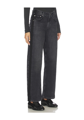 Citizens of Humanity Lindz Low Rise Easy Straight With Tuxedo Stripe Jeans in Black. Size 23. Also in 24, 25, 26, 27, 28, 29, 31, 32, 33, 34.