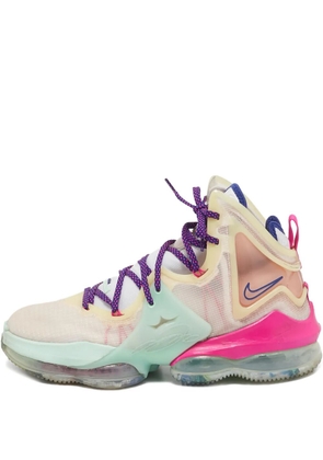 Nike Vintage LeBron 19 mesh sneakers - White